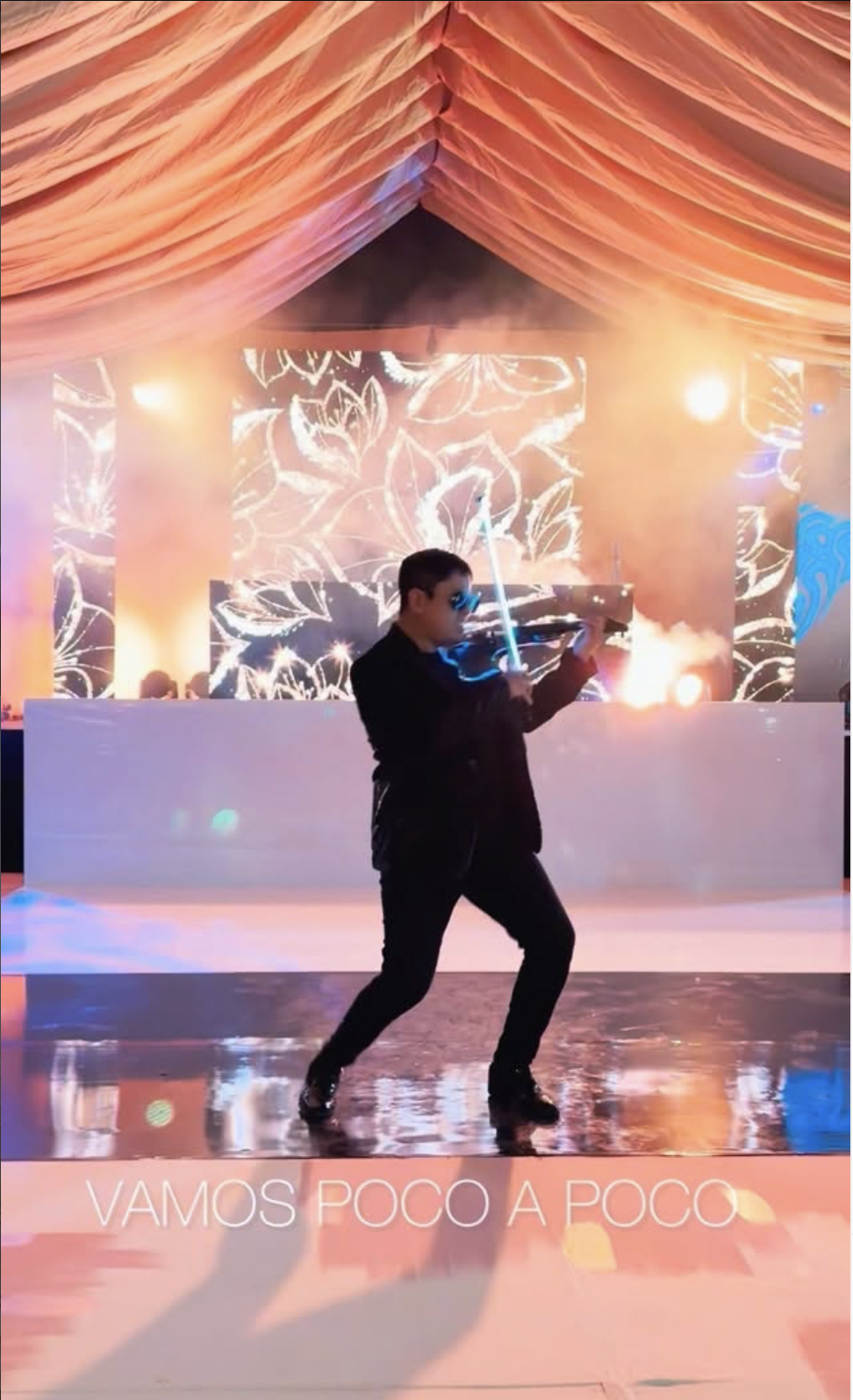 Marco Antonio en escenario